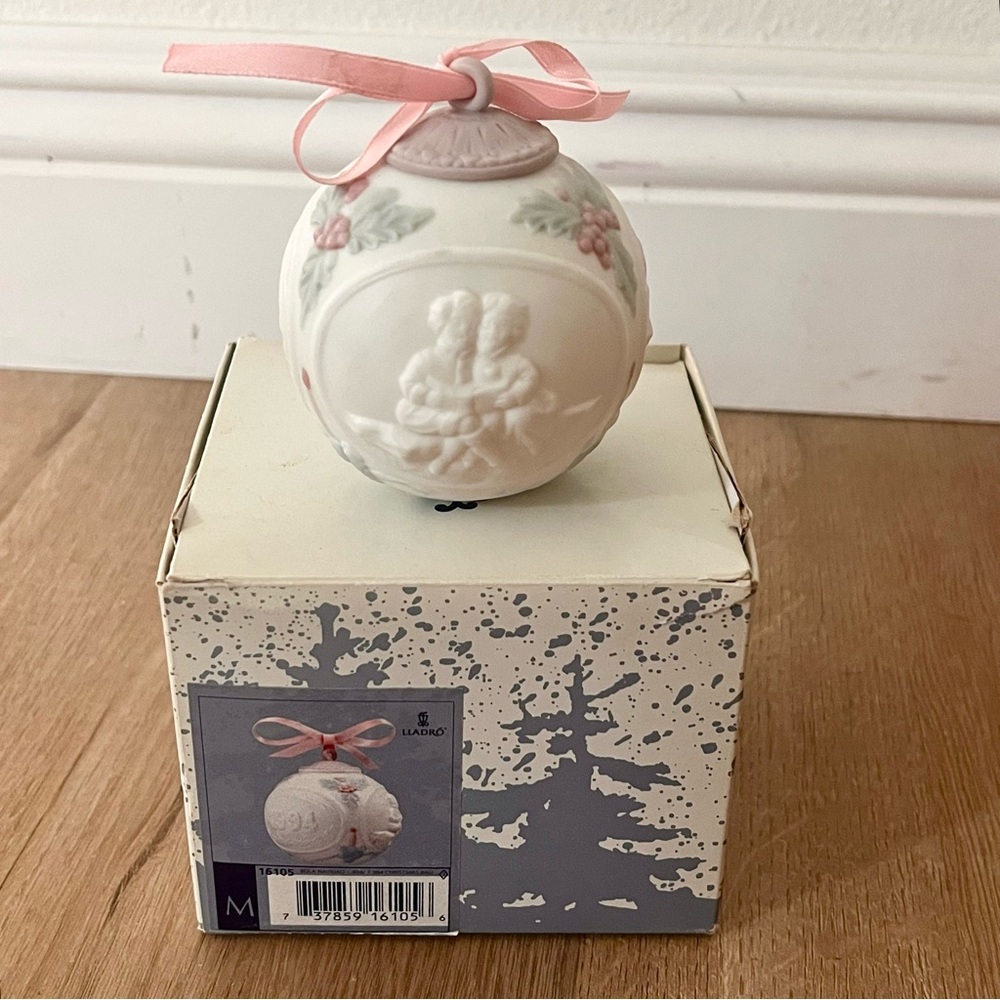 Lladro Bola‎ Navidad 1994 Christmas Holiday Porcelain Ball Ornament 16105 Boxed